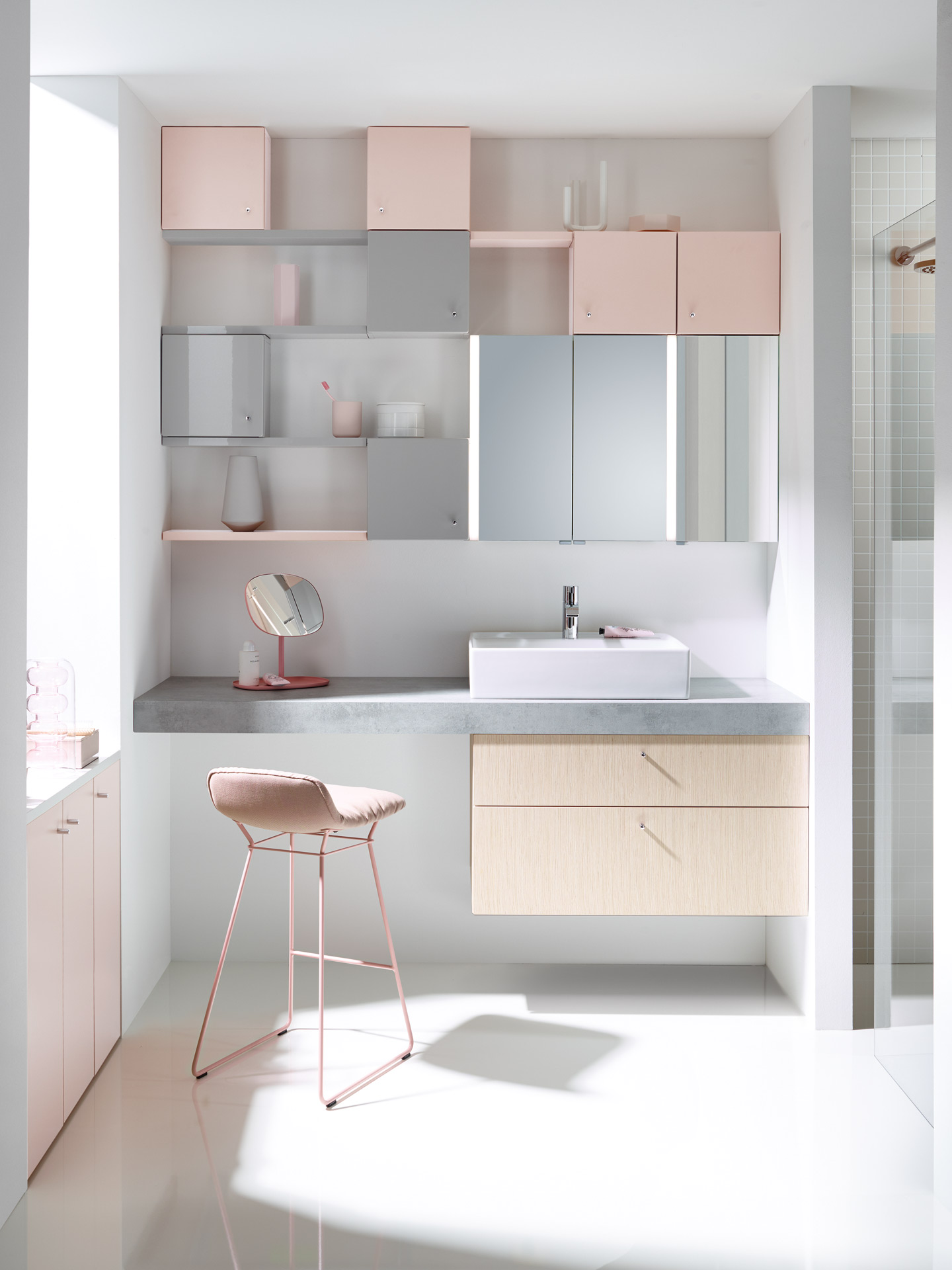 burgbad hat sein Markenprogramm Sys30 um neue und teils knallige Farben